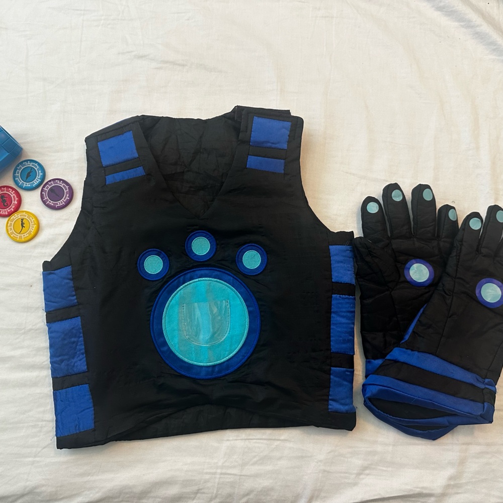 Wild kratts creature power suit vest gloves and disks